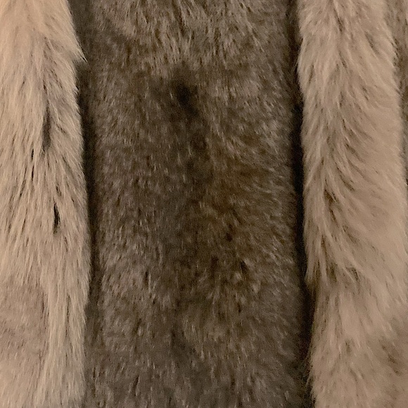 Stunning Genuine Siberian Silver Fox Fur Coat - Picture 7 of 9